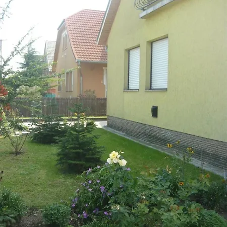 Klimatisierte In Mit Moeblierter Terrasse *